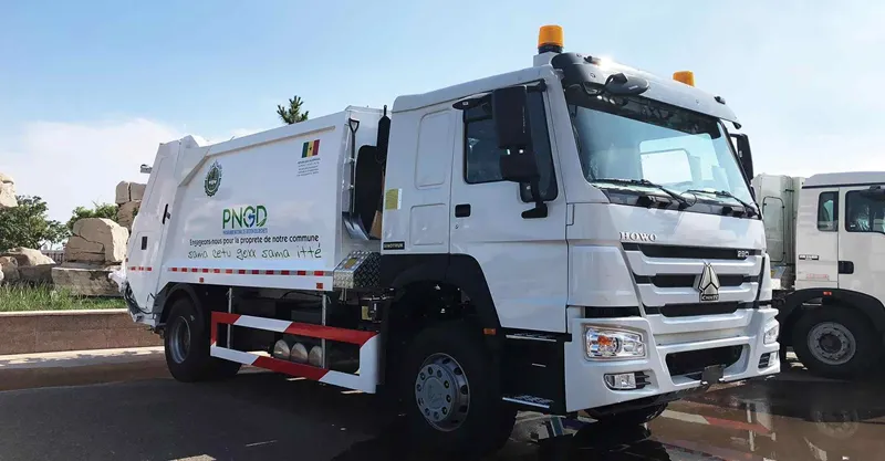 Sanation Lixer Compactor Truck 6x4 Howo-7