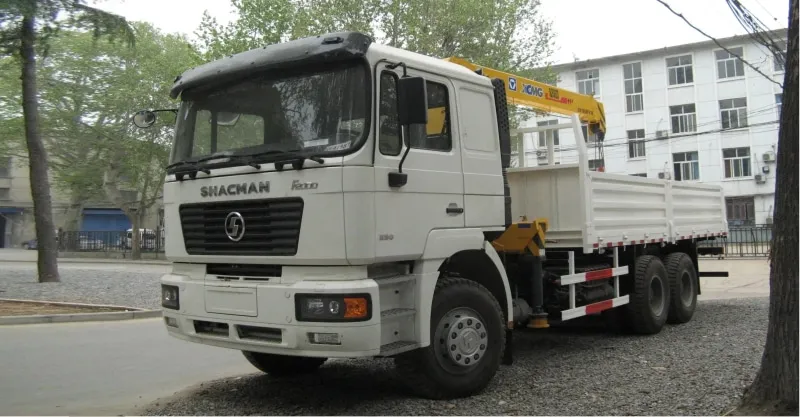 Caminhão de carga com guindaste 4x2 shacman f2000
