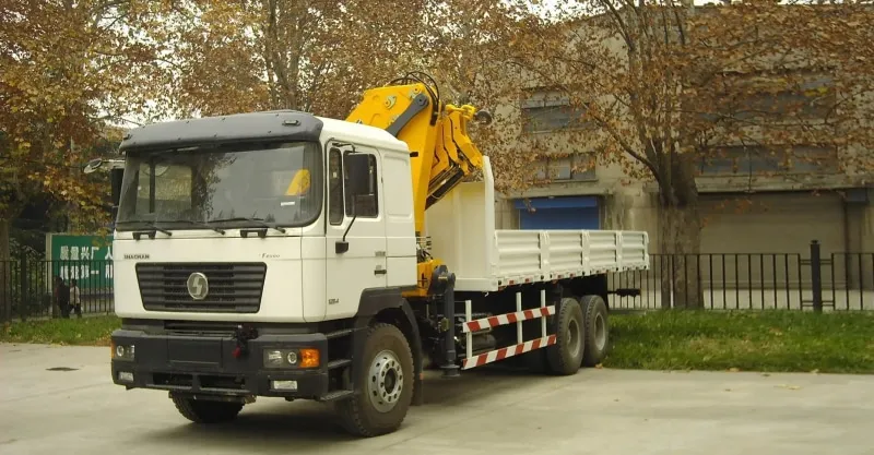 Caminhão de carga com guindaste 4x2 shacman f2000